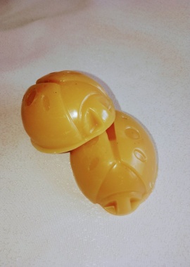 ВОСК ПЧЕЛИНЫЙ НАТУРАЛЬНЫЙ.&nbsp;

Форма Божья коровка&nbsp;
