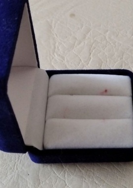 Подарочный короб для колец (синий бархат)
