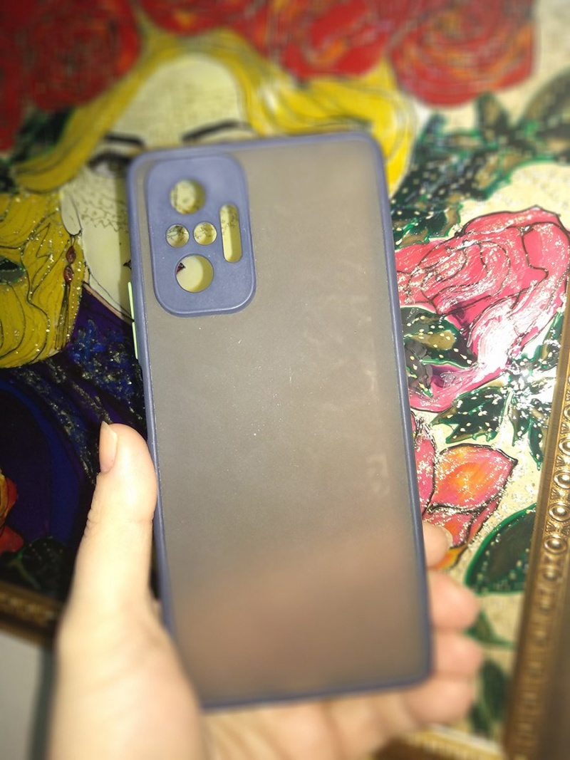 Чехол на телефон