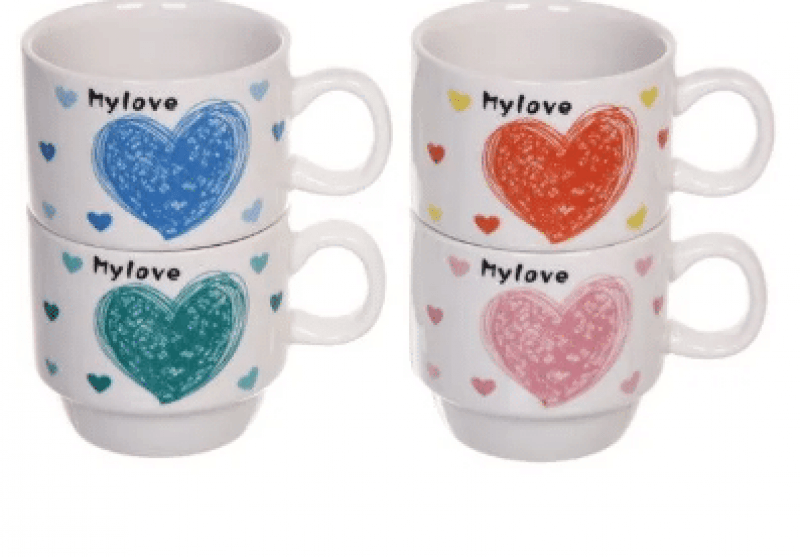 Чашки love на стойке